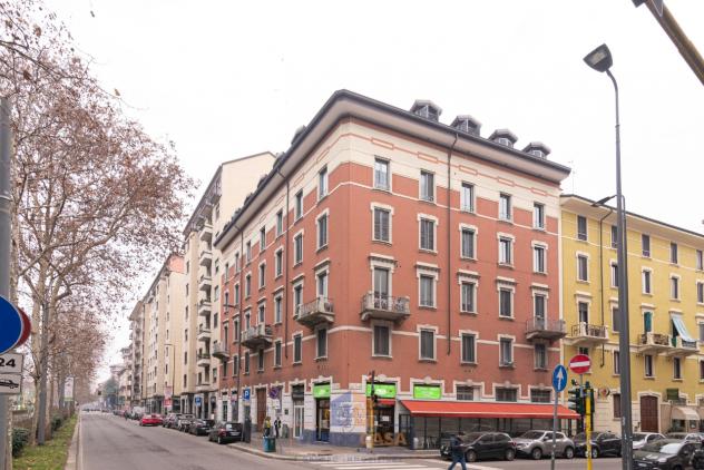 Elegant 4-Room Apartment in Historic Milan Building